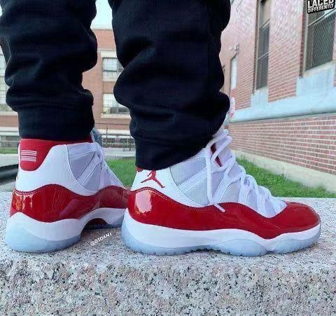 JORDAN 11 image 2